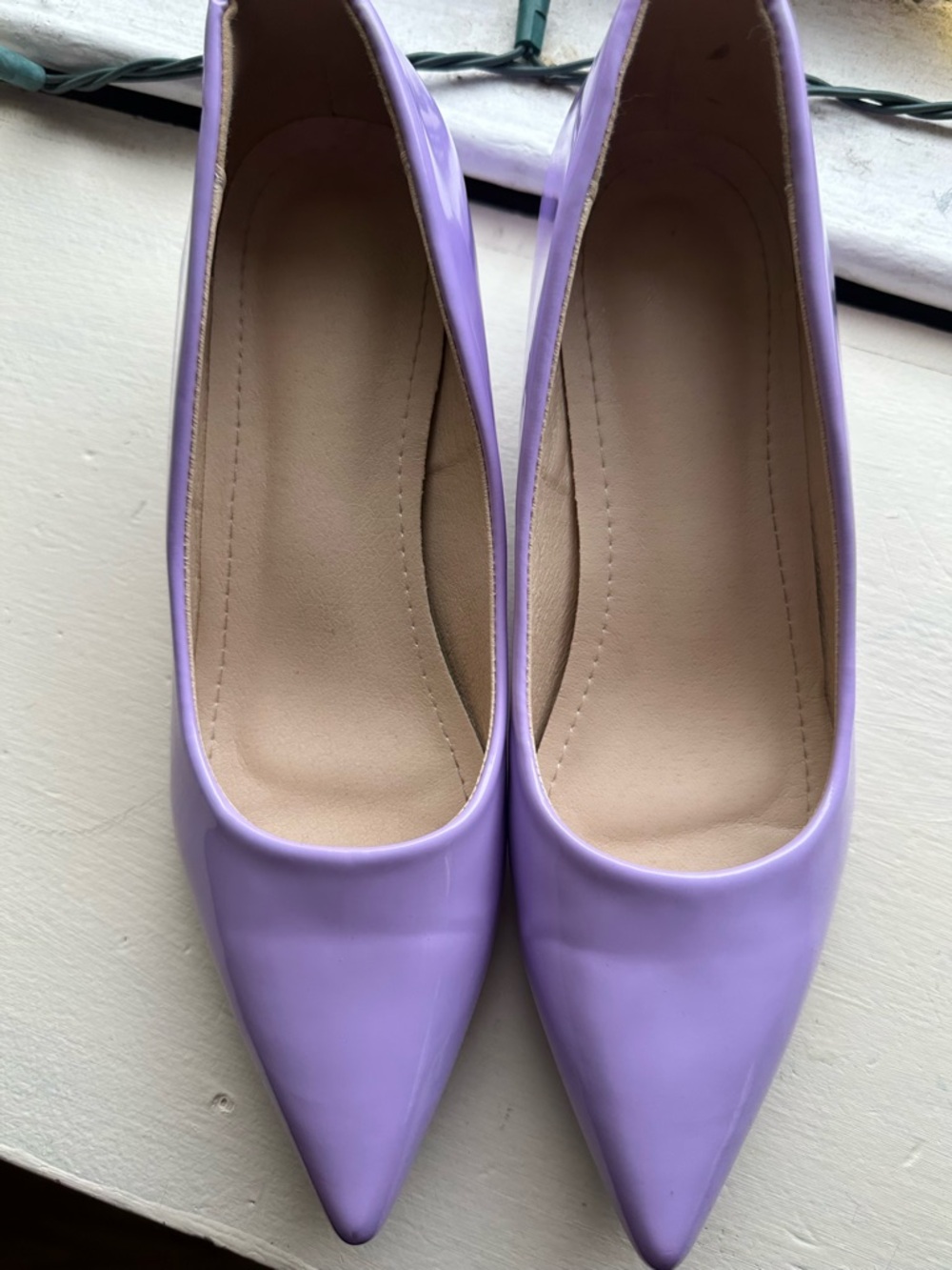 Women's Pointed-Toe Lilac Patent Pumps